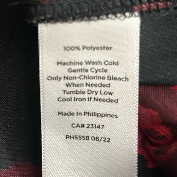 NWOT - Talbots Elastic Pullover Blouse in Black and Red Floral Long Sleeve 3X - Picture 6 of 6